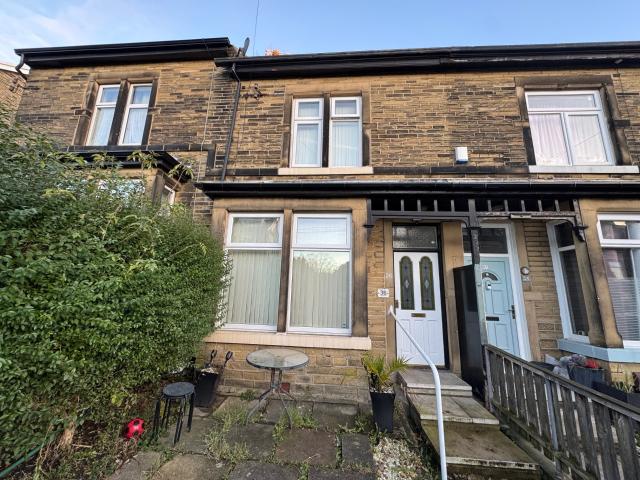 4beds Mid Terrace For Rent