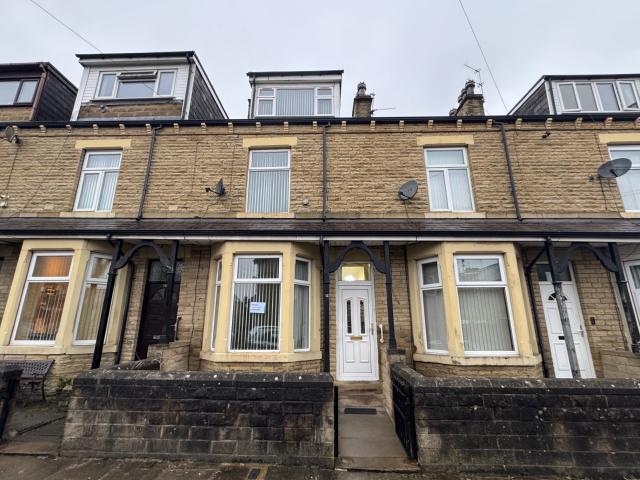 4beds Mid Terrace For Rent