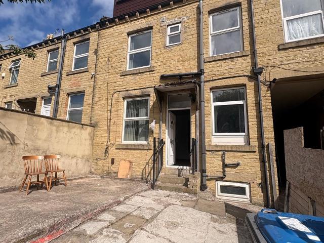 4beds REAR BACK TO BACK For Rent