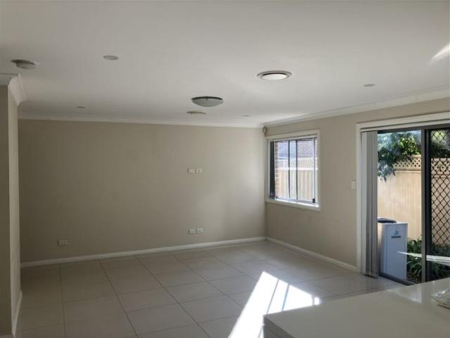 4Bedroom Townhouse Just minutes from local amenities
