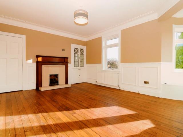 4Bedrooms, 2Bathrooms