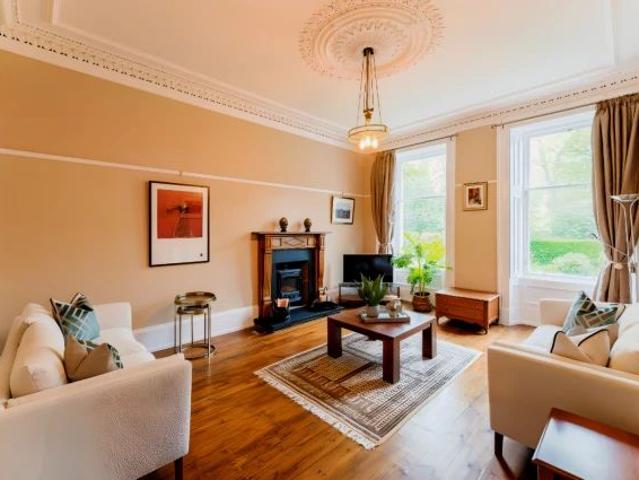 4Bedrooms, 2Bathrooms