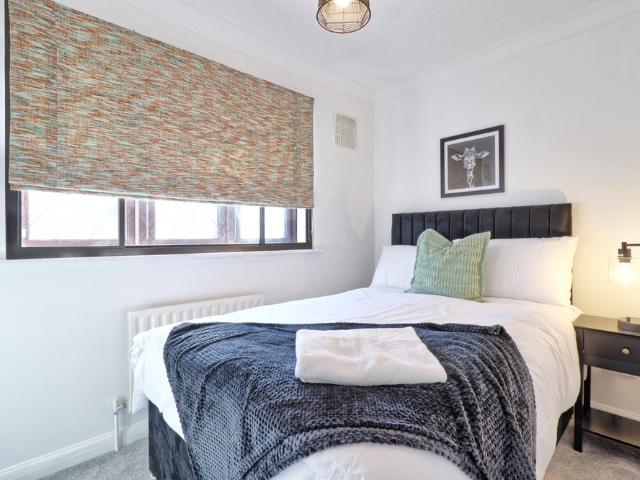 4BR 2BATH House with FREE Parking in Rivenhall