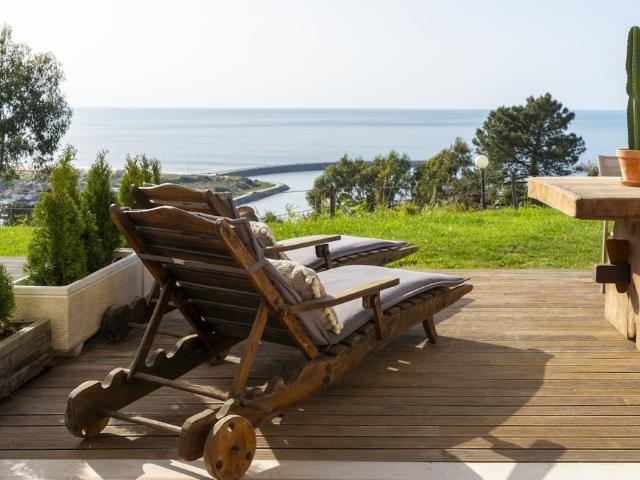4BR Bright & Spacious Sea View Swimming pool