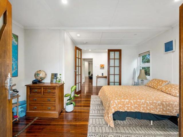 4BR Morningside House for Lease: $1100/wk, Pets, Solar & A/C Jul 30