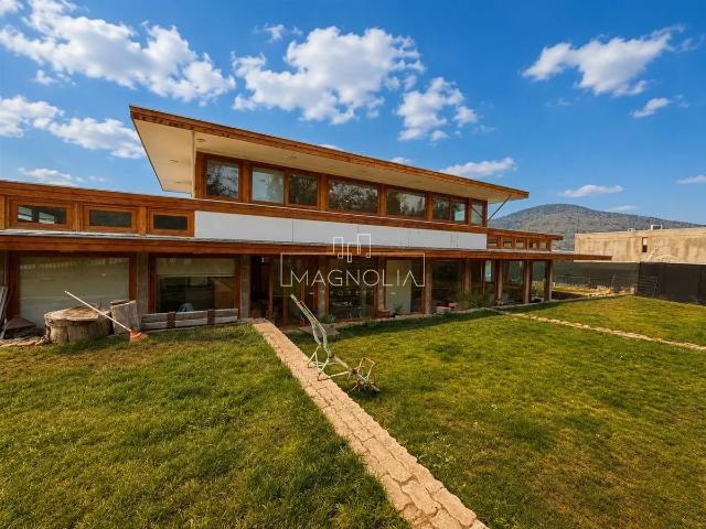 4d 2 En Suite, Servicio, No Perimetral, Piedra Roja
