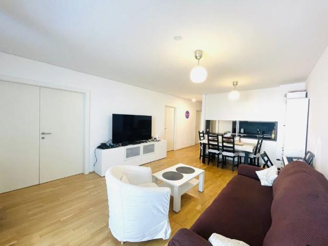 4er WG geeignet / 5 Zimmerwohnung mit Balkon und Loggia zu mieten!