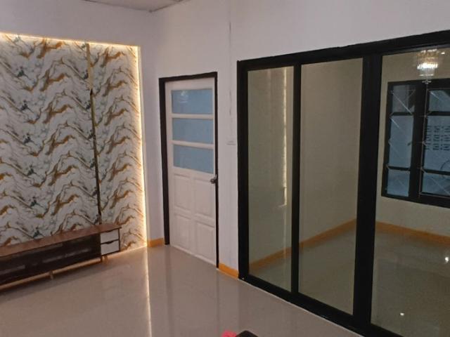 4ห้องนอนขายหมู่บ้านชอรุ่งเรืองหก20วาใกล้เทศบาลบางบัวทอง