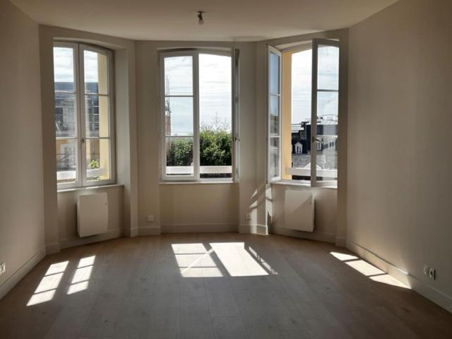 4PP avec terrasse de 28 m2et parking centre ville