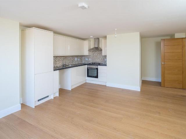 4th Floor Flat Charter House, High Road Ilford IG1, 1 bed flat to rent, £1,500 pcm | PrimeLocation