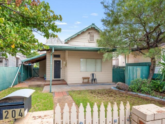 4x1 Family Home in Great Location
