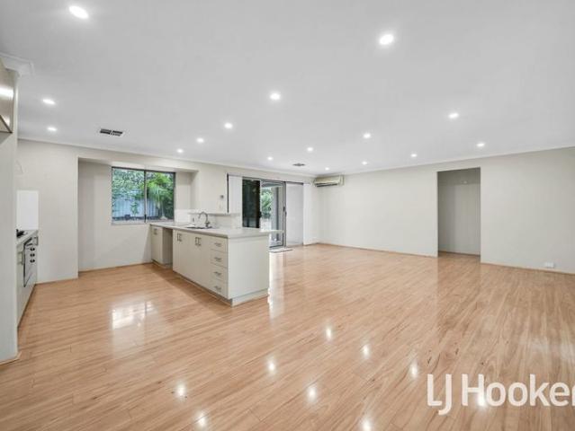 4x2x2 with theatre and study in Greenwood