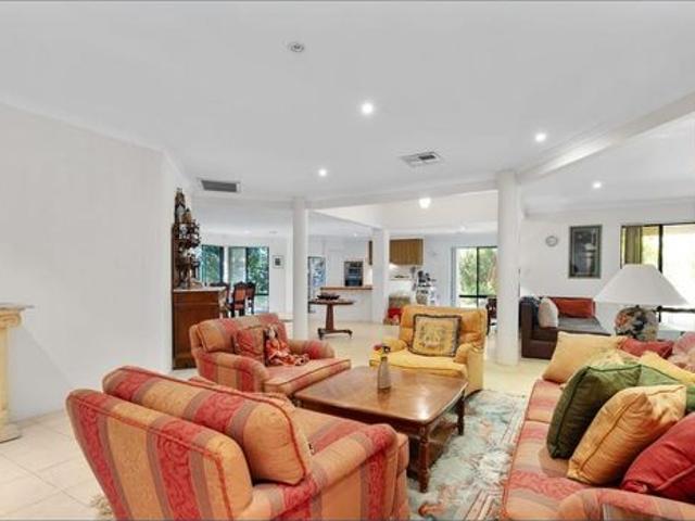 4x2 House at great location, like new paint.