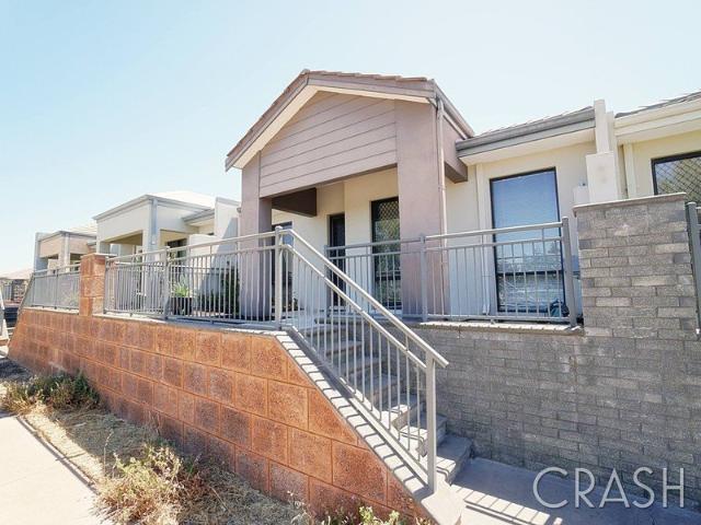4x2 House in Ellenbrook with Stunning Conservation Views!