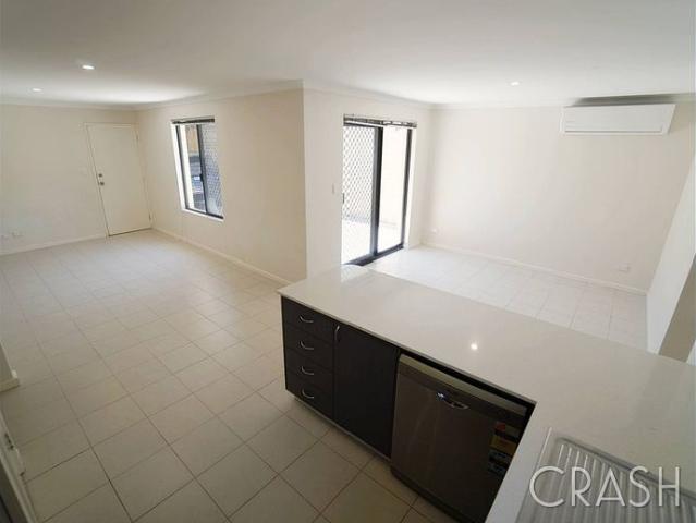 4x2 House in Ellenbrook with Stunning Conservation Views!