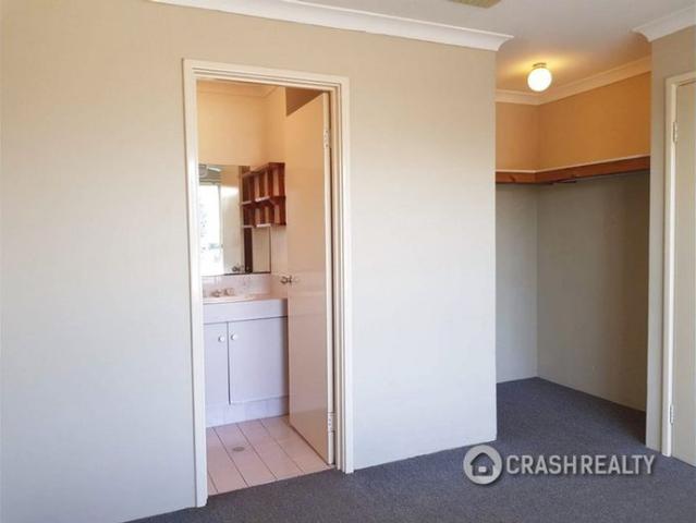 4x2 House in Huntingdal with Outdoor Entertainment Area