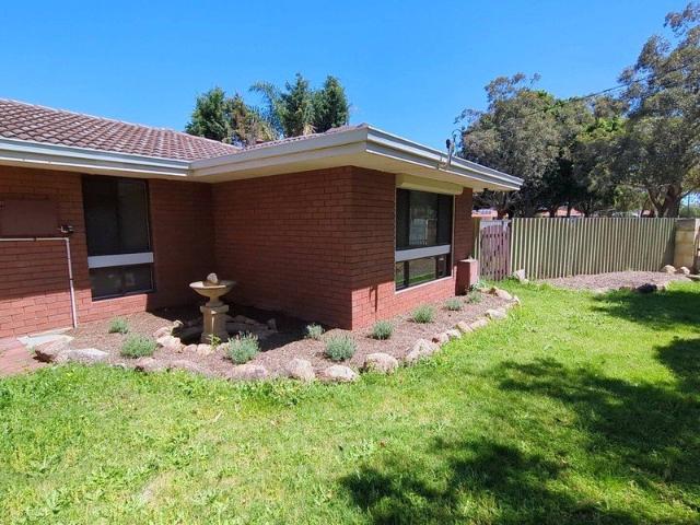4x2 House in Huntingdale with Patio