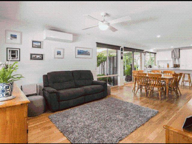 4x2 home, close to schools and farmers market, perfect location