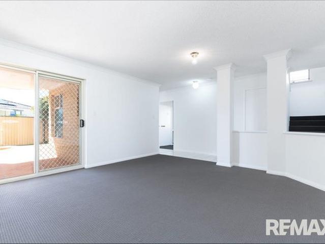 4x2 Plus Study, Family Home Stunning Ocean Views!