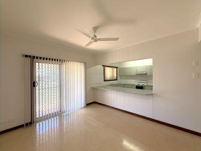 4x2 with study, dining & living rooms enjoy spreading out!