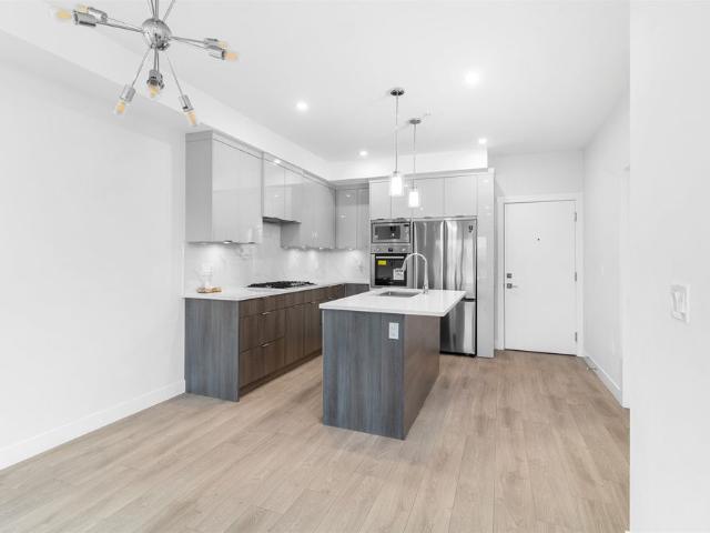 4xx 14438 72 Avenue, Surrey