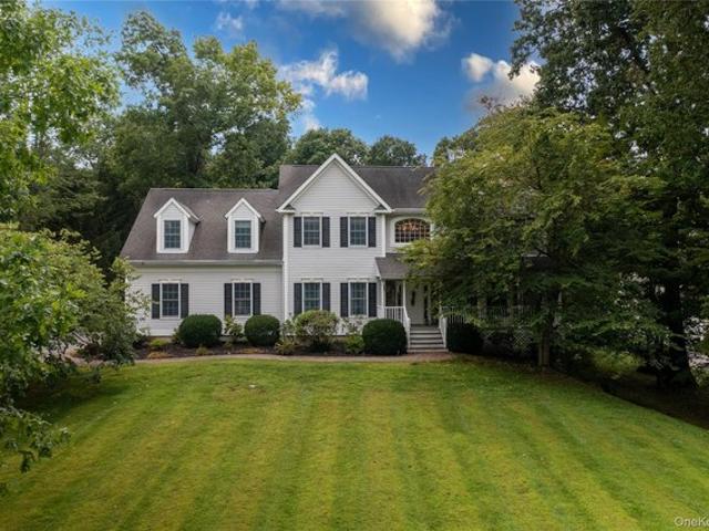 53 Traci Ln, Hopewell Junction, NY 12533