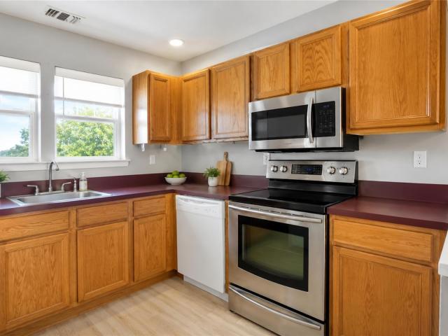 53 Village Circle E E053