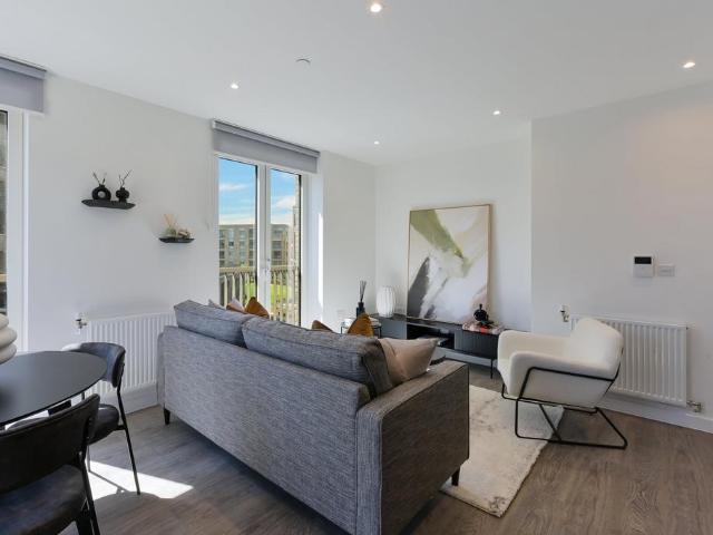 53, Wolff House 7 NW7 2 bed flat to rent £2,250 pcm £519 pw