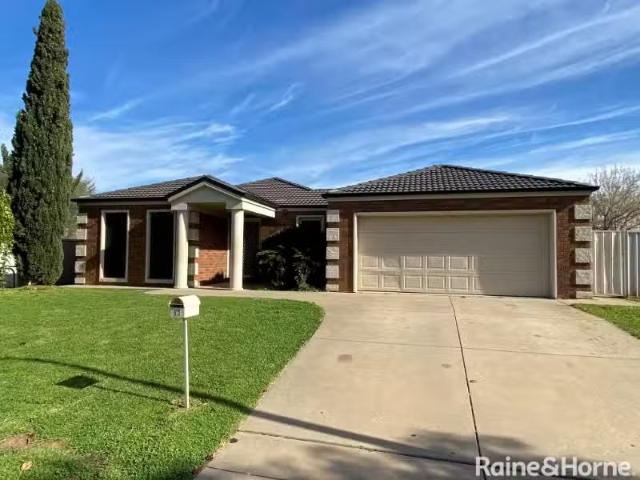 53 Yentoo Drive, GLENFIELD PARK House for rent Listed by Rain.