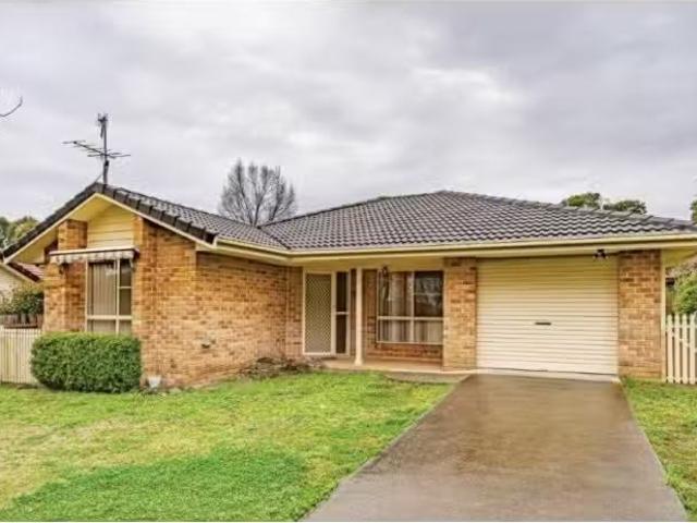 53 Ash Tree Drive, Armidale House for rent Listed by Armidale.