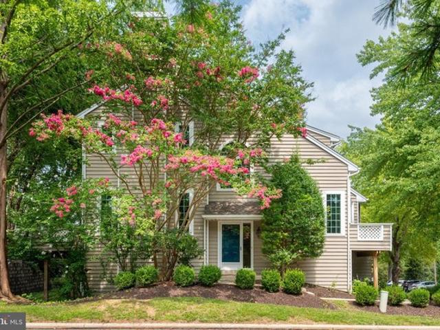 53 Cabot Dr, Chesterbrook, PA 19087