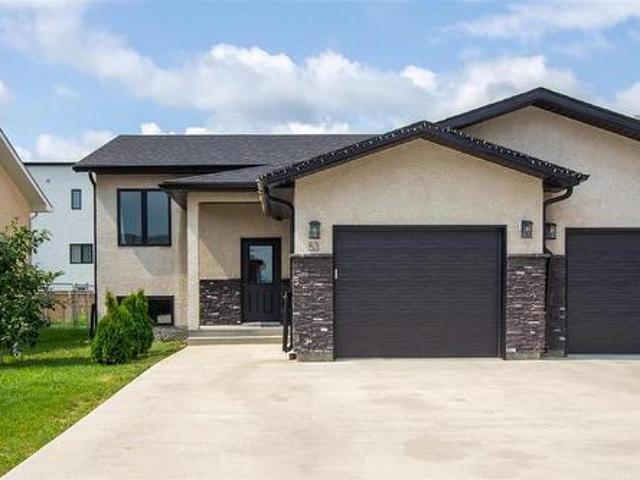 53 Crestview Lane, Blumenort, MB, R0A 0C1 house for sale | Listing ID 202617 | Royal LePage