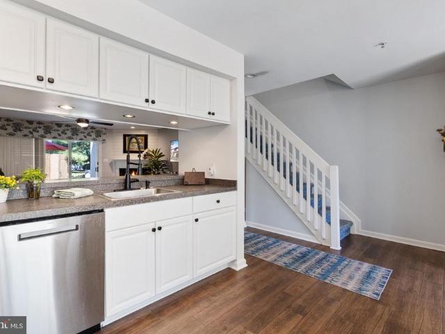 53 E Queen Caroline Court