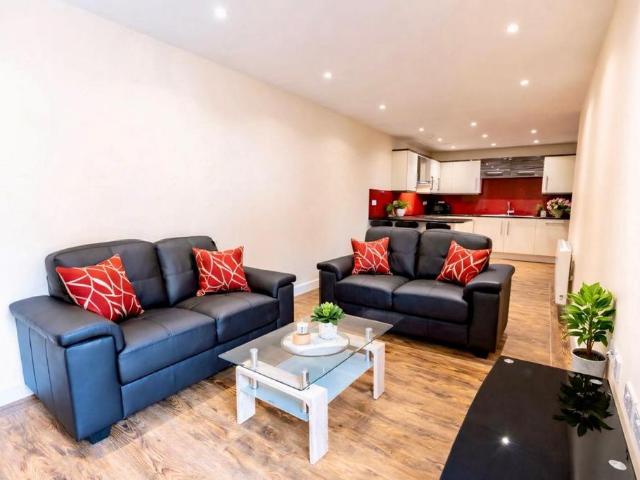 53 Ecco 3 bed apartment to rent £1,495 pcm £345 pw
