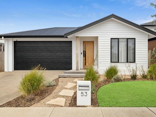 53 Fawkner Crescent