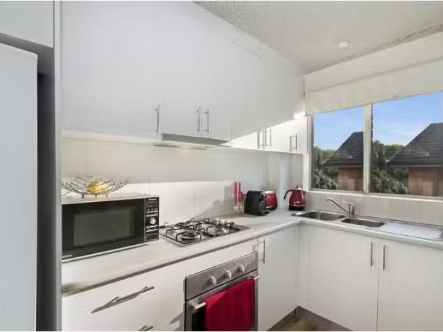 5/3 Greenwood Place, Freshwater Apartment for rent Listed by.