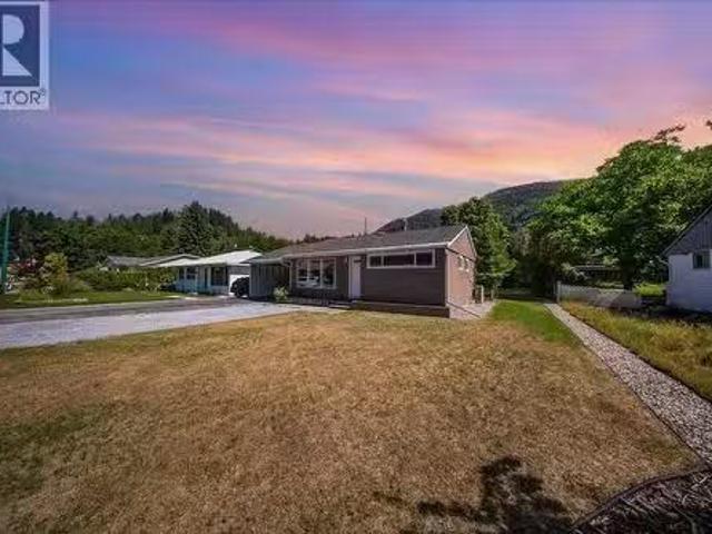 53 Hazlewood Drive, Trail, BC, V1R 1G1 house for sale Listi.