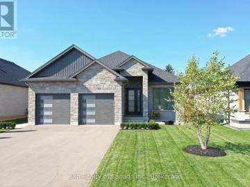 Oxford, Ontario - Office room, Fireplace