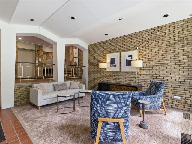 53 Highland Rd 401
