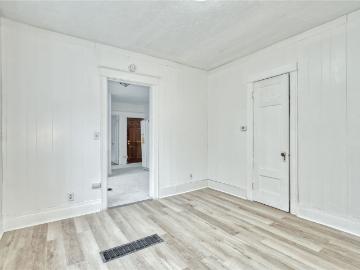 53 Hoeltzer Street