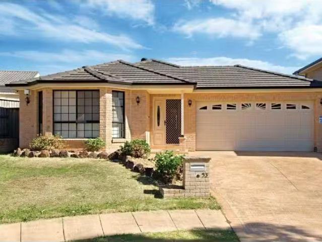53 Kentwell Crescent, Stanhope Gardens House for rent Listed.