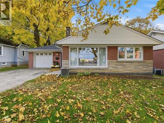 53 Livingston Avenue, Grimsby, ON, L3M 1L3 house for sale | Listing ID 40831 | Royal LePage