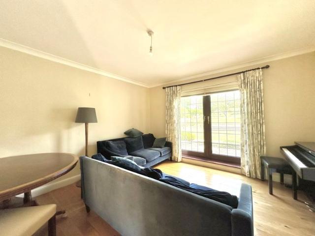 53 Longdown Lane North, Epsom