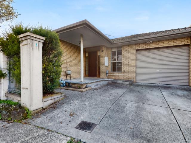5/3 Moroney Street, Oakleigh