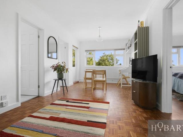 53 Mount Pleasant Villas, Hornsey. 1 bed flat to rent £2,000 pcm £462 pw