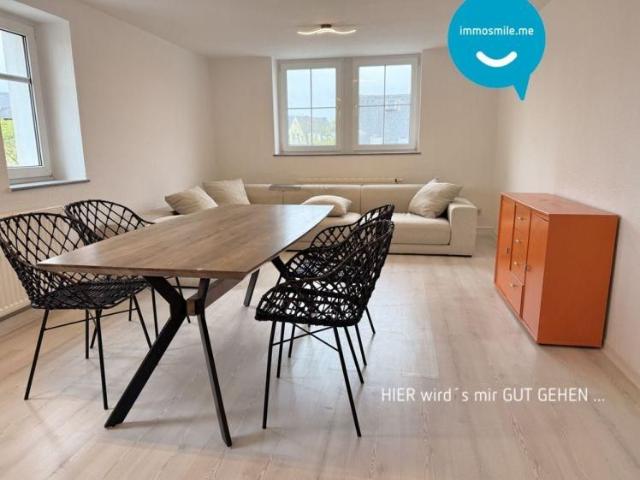 53 qm im Dachgeschoss • Laminat • 2 Zimmer • Einbauküche • Wanne & Dusche • optional teilmöbliert!