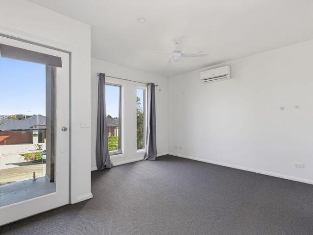 53 Samson Brook Dr, Wallan