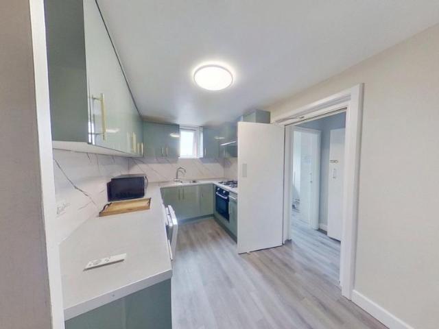 53a Lenton Boulevard, Nottingham, NG7. 4 bed apartment to rent £2,167 pcm £500 pw