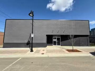 Ponoka, Alberta - Office room, Gym, Parking