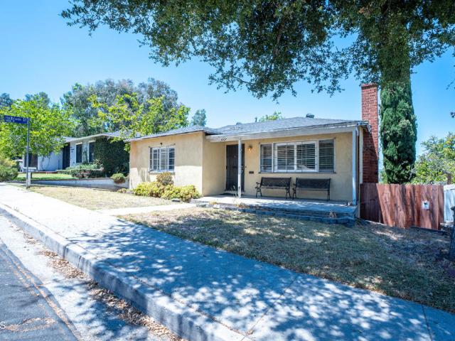 5007 Los Robles Street